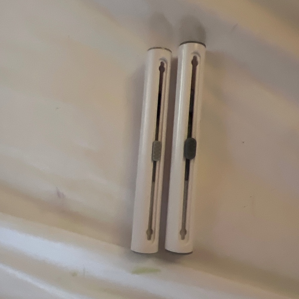 phone, computer and headphone cleaners